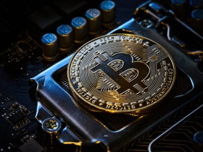 Hardware securing an on-chain transaction